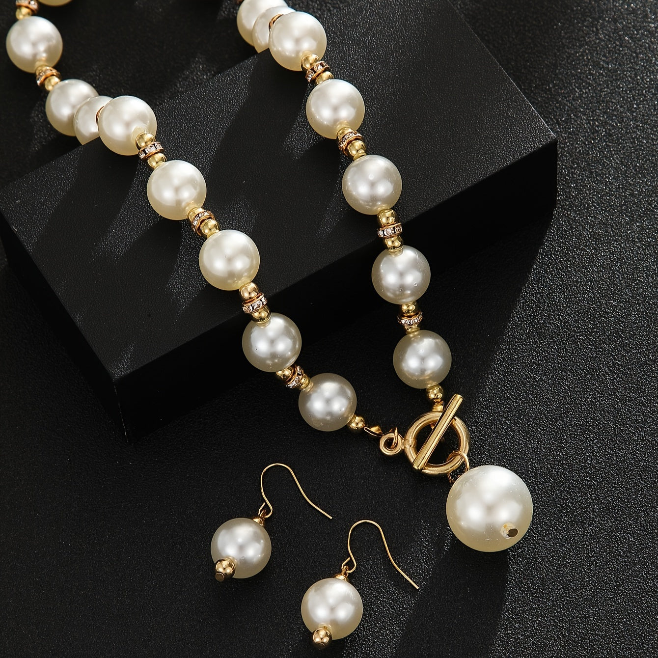 Elegant Faux Pearl Clavicle Necklace with Rhinestone Accents 14K Gold Plated All Match Jewelry for Women