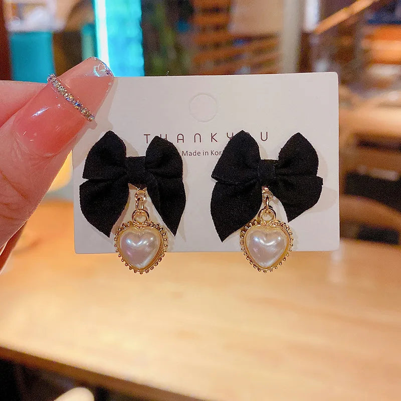 Autumn Charm Black Bowknot Pearl Heart Pendant Earrings for Women Vintage Fashion
