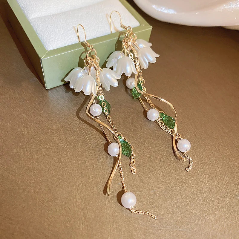Korean Angel Eye Gold-Plated Hoop Earrings with Rhinestone Tulip Design for Women Style C
