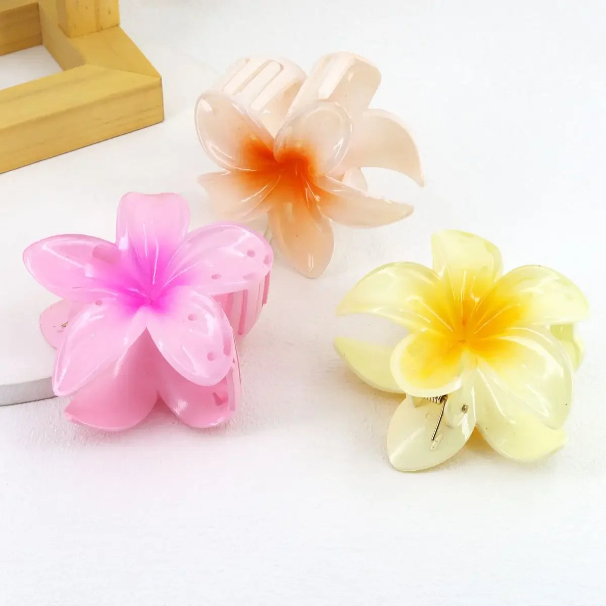 Beach Chic Gradient Flower Hair Accessories Set - Summer Hawaiian Style Hairpins and Claw Clips for Women