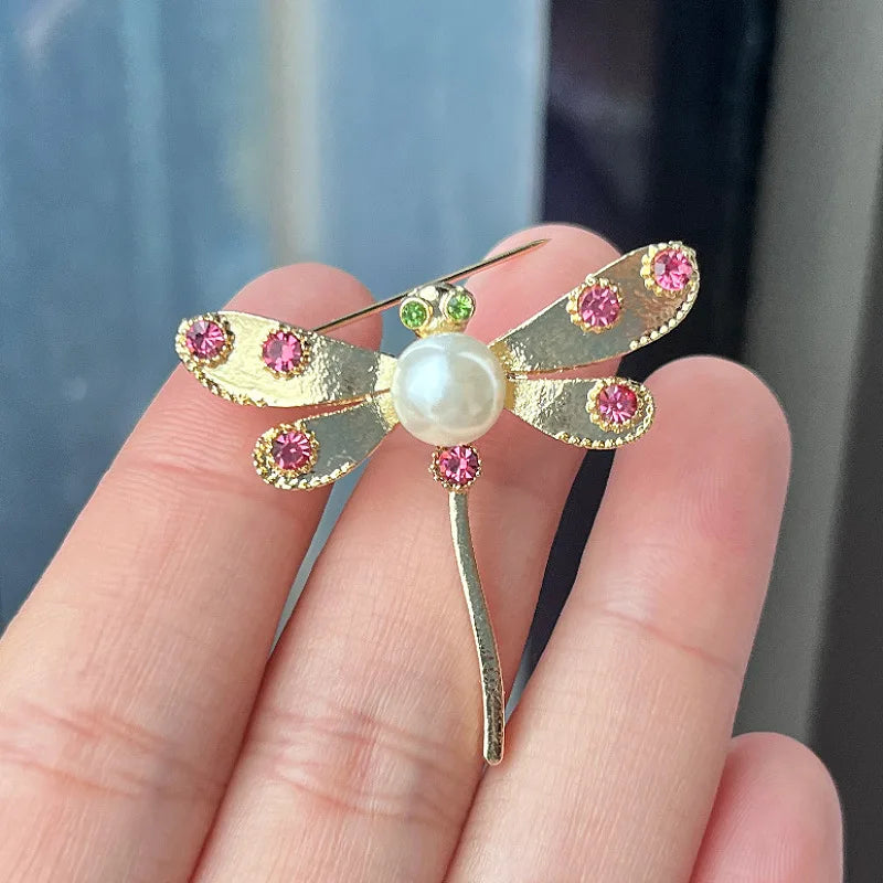 Elegant Dragonfly Brooch for Women - Chic Corsage Pin for Suit and Party Wear