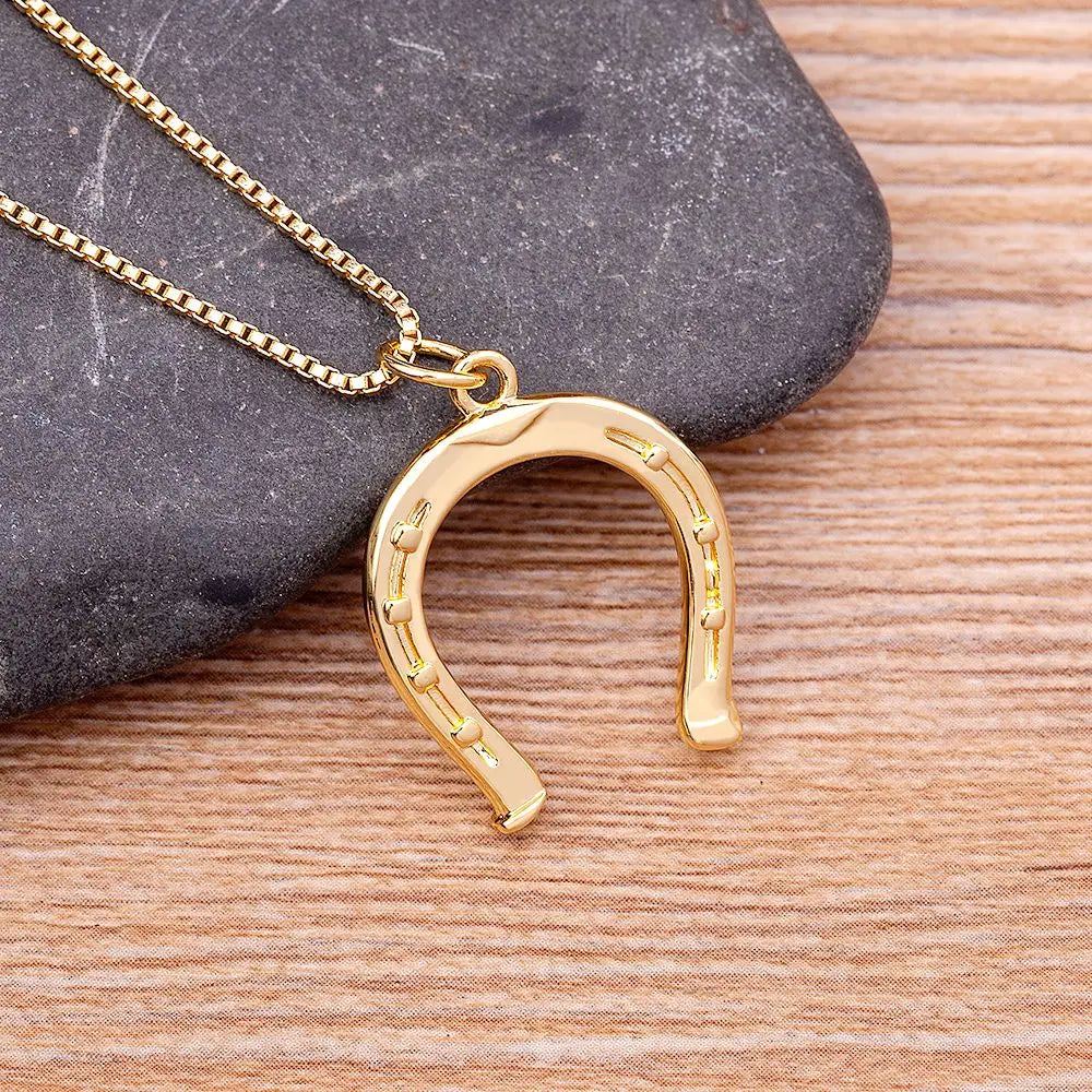 Elegant Gold Horseshoe Pendant Necklace for Women - Lucky Charm Jewelry with Adjustable Link Chain