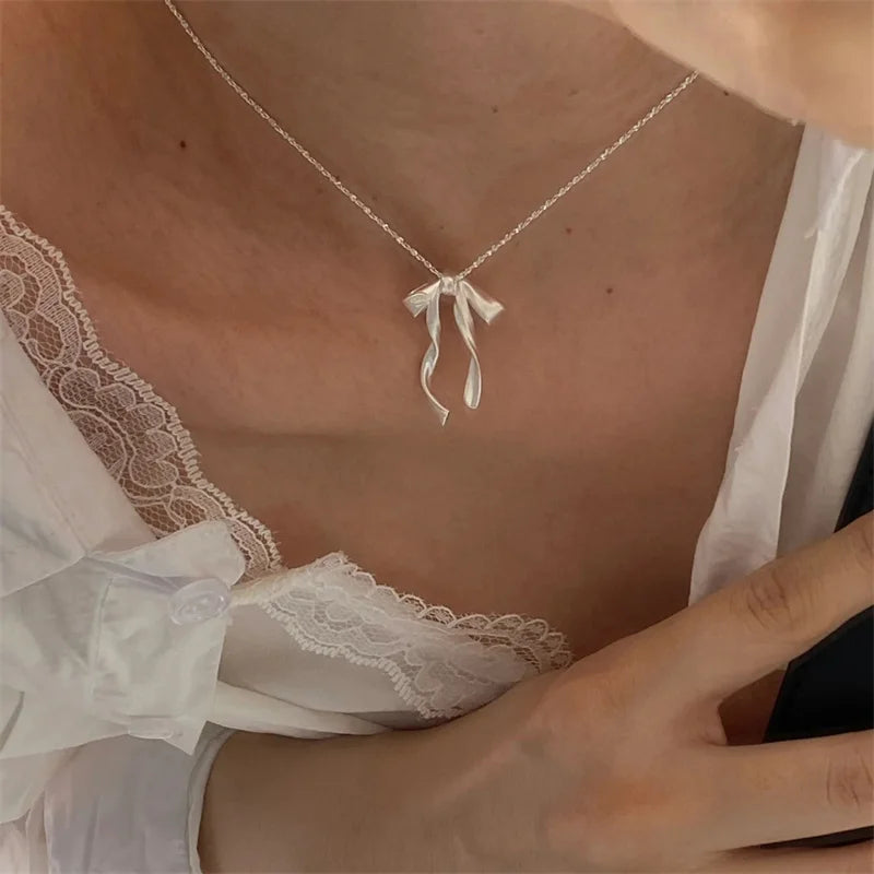 Elegant Scrub Bow Pendant Necklace for Women and Girls Korean Style Clavicle Chain 1