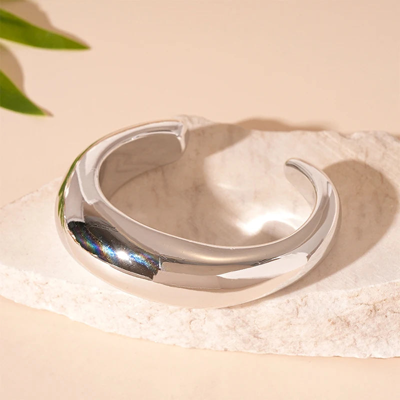 Exaggerated Fashion Irregular Cuff Bracelets for Women in Glossy Gold and Silver Colors