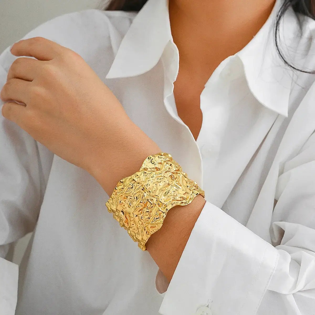 Exaggerated Metal Gold Color Cuff Bangle for Women silver color