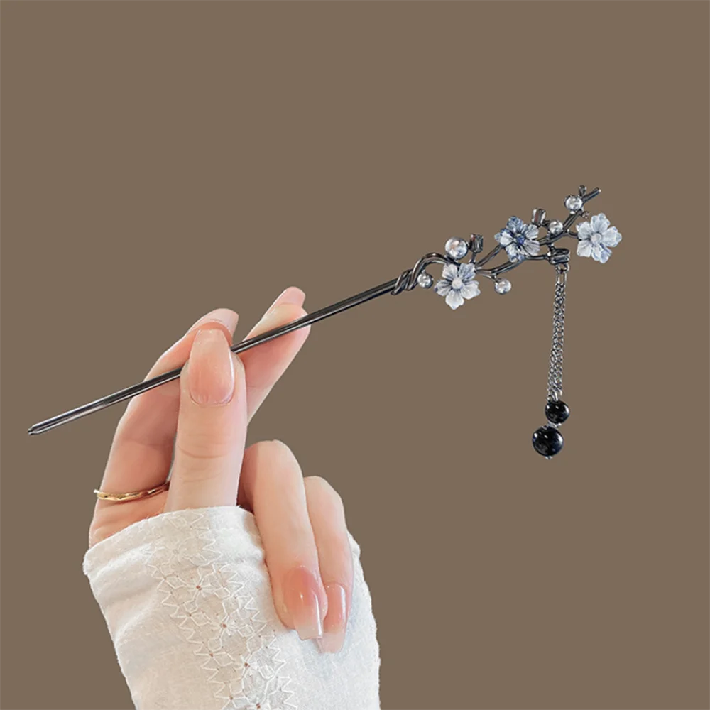 Elegant Chinese Flower Tassel Hair Stick With Black Beads For Women
