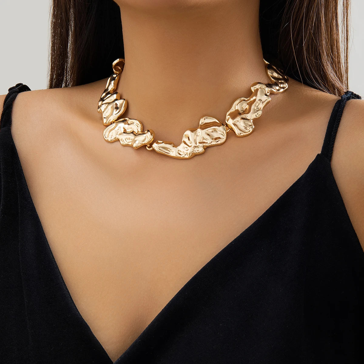 Lacteo Bold Irregular Metal Chain Collar Necklace for Women Fashionable Heavy Metal Choker Jewelry