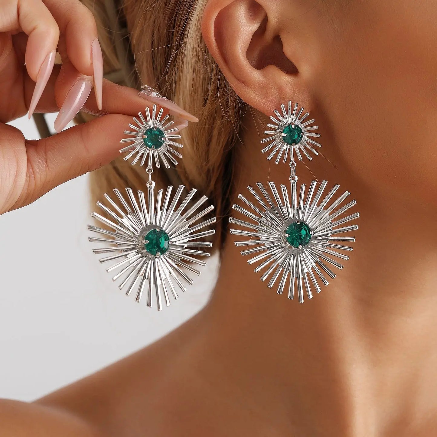 Elegant Emerald Green Heart Drop Earrings With Rhinestone Accents