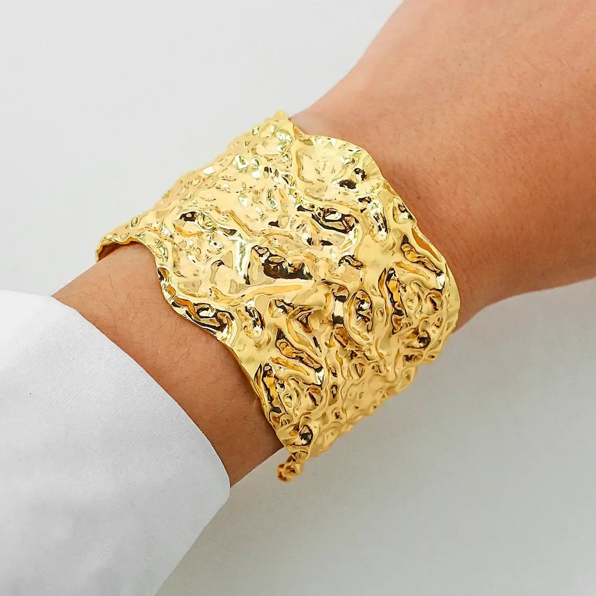 Exaggerated Metal Gold Color Cuff Bangle for Women gold color