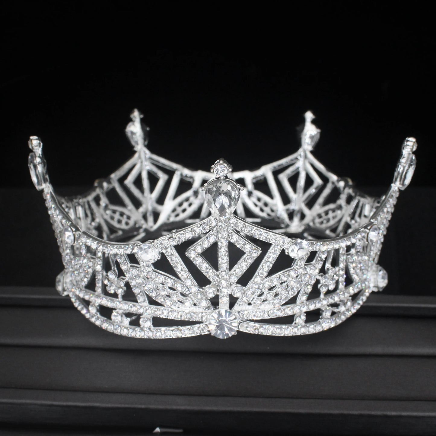 Elegant Crystal Tiara Crown Rhinestone Diadem for Weddings and Pageants