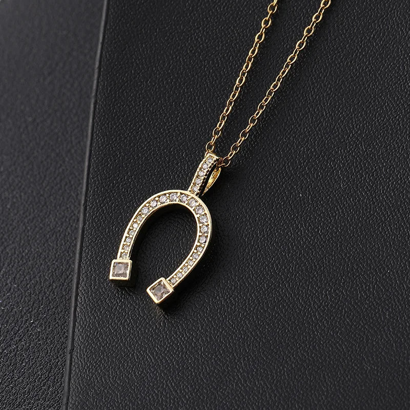 High-End Design Horseshoe Color Necklace for Women Cute All-Match Pendant Micro-Set Collarbone Chain Gift