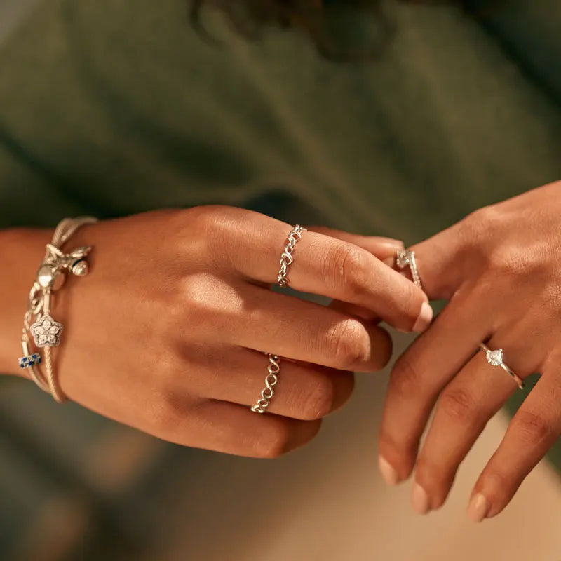 Silver Plated Luxury Stackable Ring for Women with Real Zircon Infinite Flower Daisy Design for Engagement and Wedding Parties APTR070