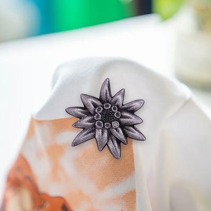Classic Edelweiss Flower Enamel Pin Badge Copper Brooch for Unisex Fashion