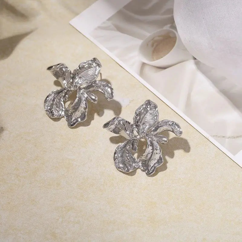 Elegant Silver Ginkgo Leaf Stud Earrings for Women Fashion Jewelry Gift