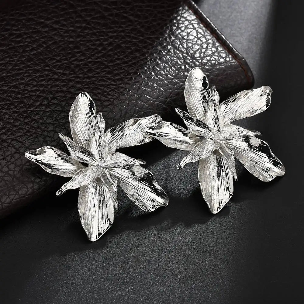 Elegant Silver Ginkgo Leaf Stud Earrings for Women Fashion Jewelry Gift