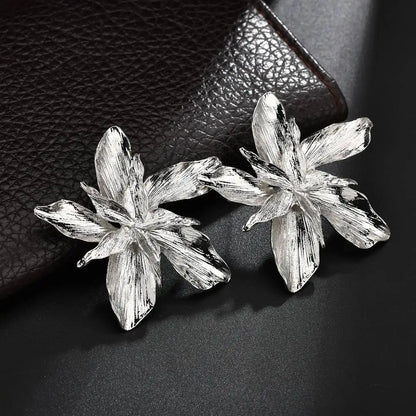 Elegant Silver Ginkgo Leaf Stud Earrings for Women Fashion Jewelry Gift