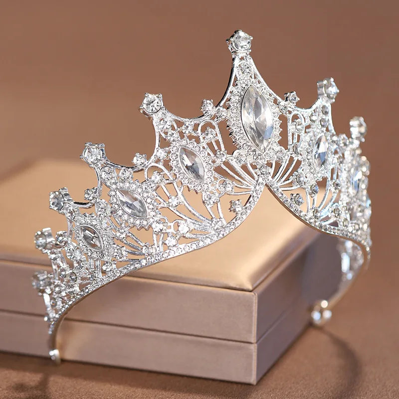 Bridal Elegance Crystal Tiara - Dazzling Silver Crown for Weddings