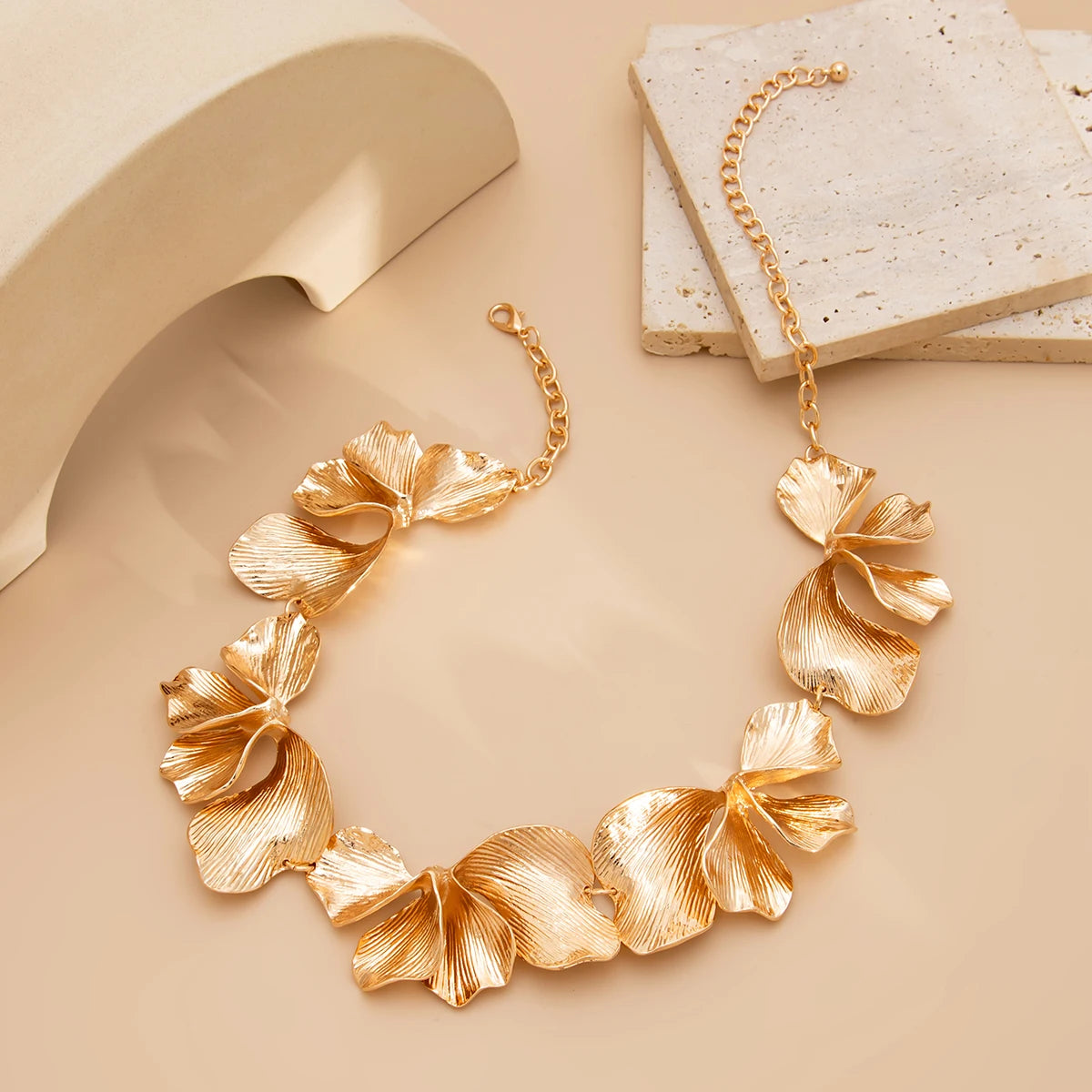 Ingemark Punk Irregular Petals Flower Chain Necklace Gold Color Metal Choker Steampunk Jewelry for Women