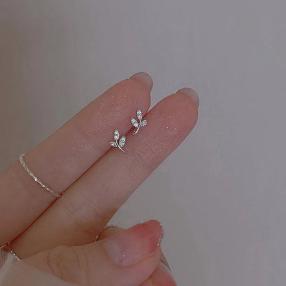 Elegant 925 Silver Needle Minimalist Round Cubic Zirconia Stud Earrings for Women