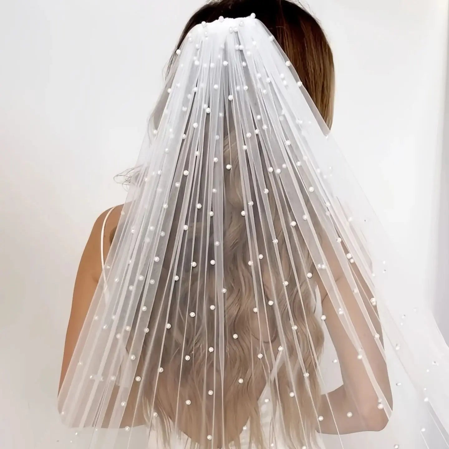 Pearls Bridal Veil Soft 1 Tier Beaded Wedding Veil Cathedral Length with Comb Elegant Wedding Accessories