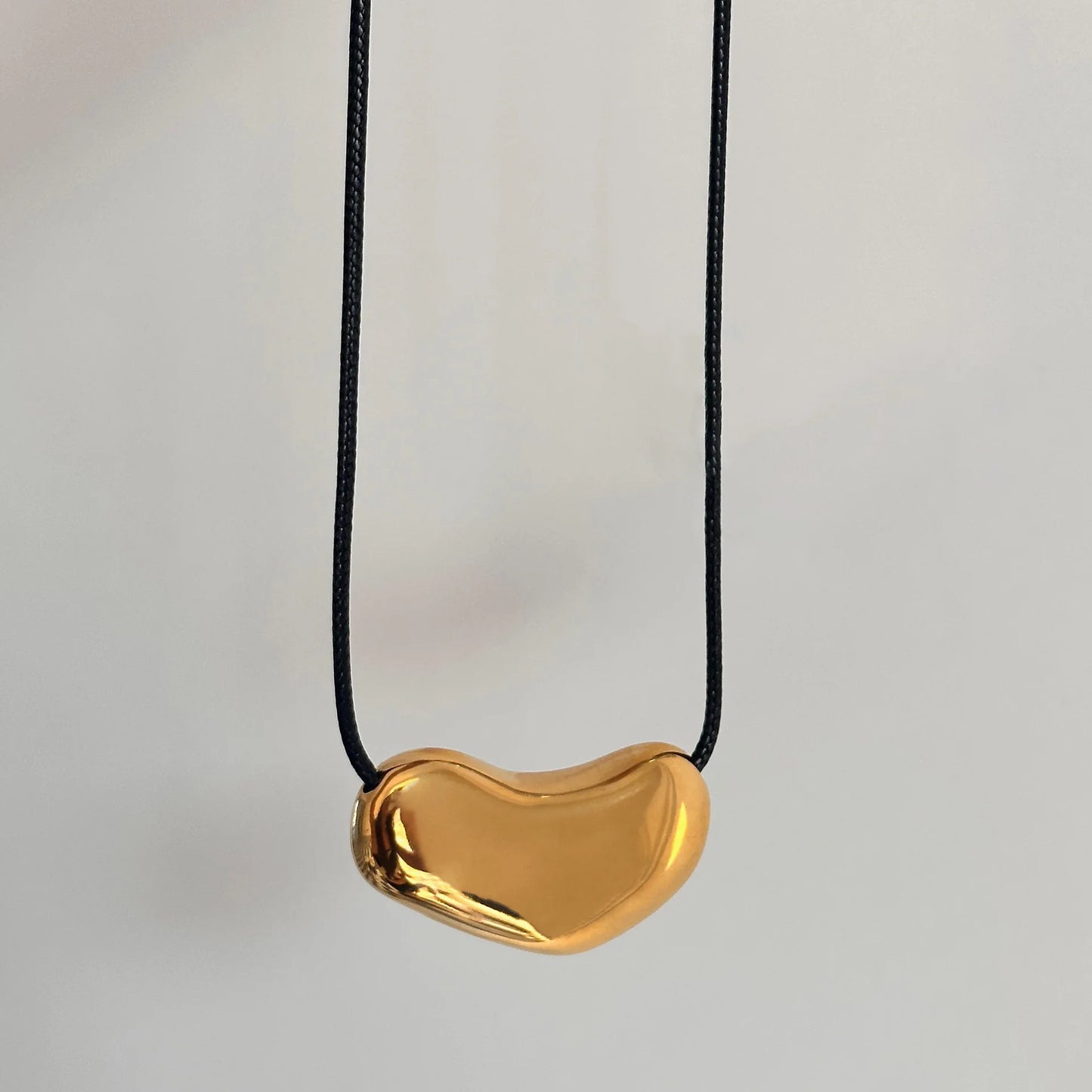 Elegant Heart Shaped Stainless Steel Pendant Necklace with Black Leather Choker for Women