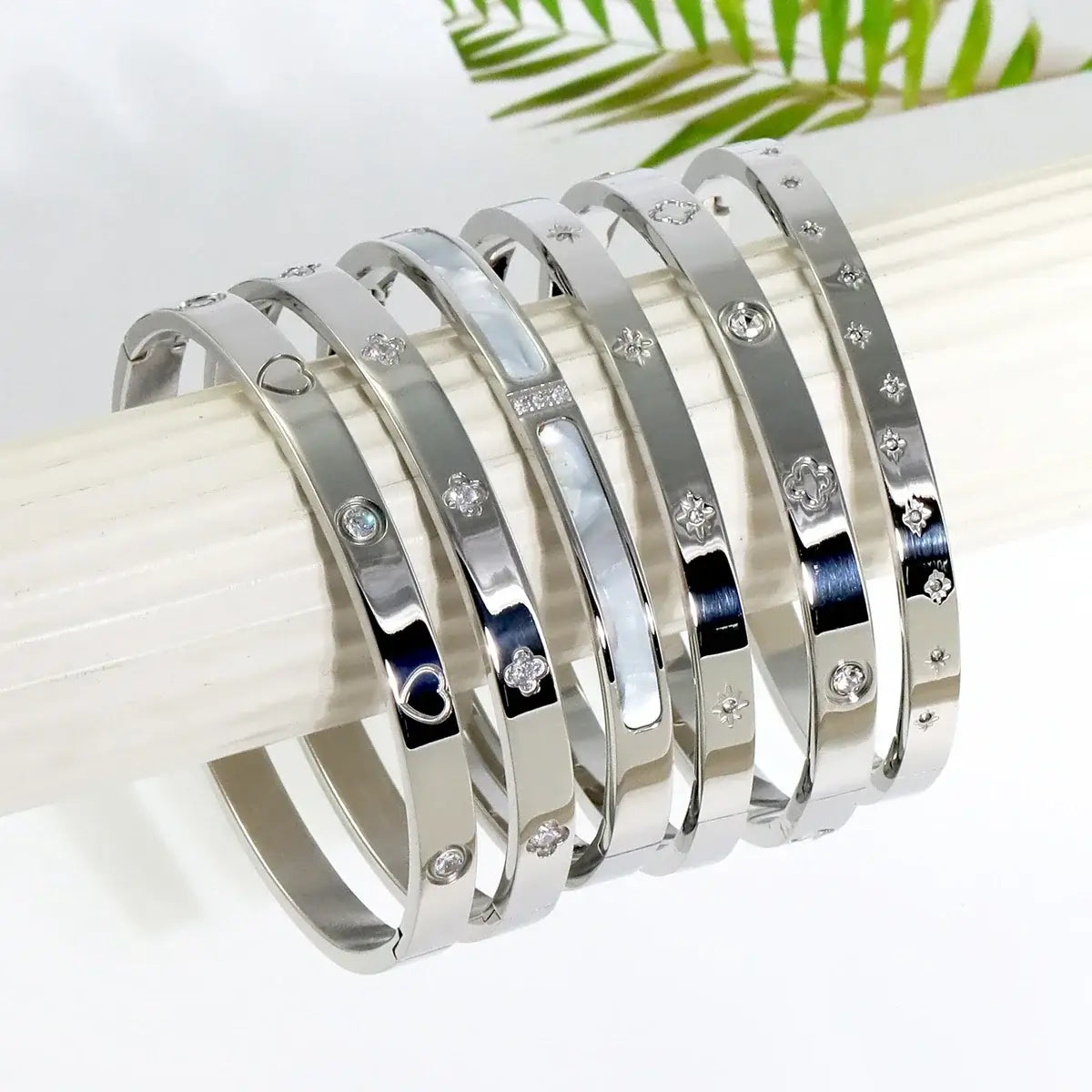 New Waterproof Cubic Zirconia Heart Flower Bangles Jewelry for Women