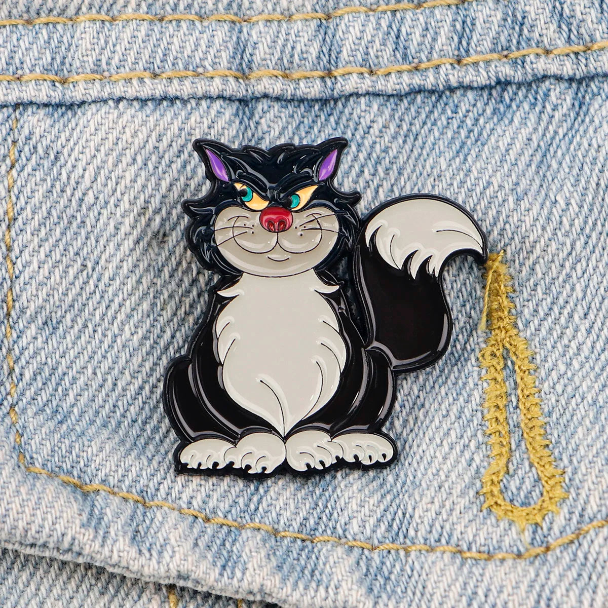Charming Black Cat Enamel Pin Brooch for Backpacks and Clothing - Fun Cartoon Jewelry Gift for Kids