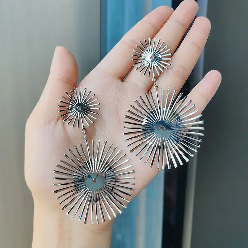 Exaggerated Geometric Metal Sunflower Pendant Earrings for Women