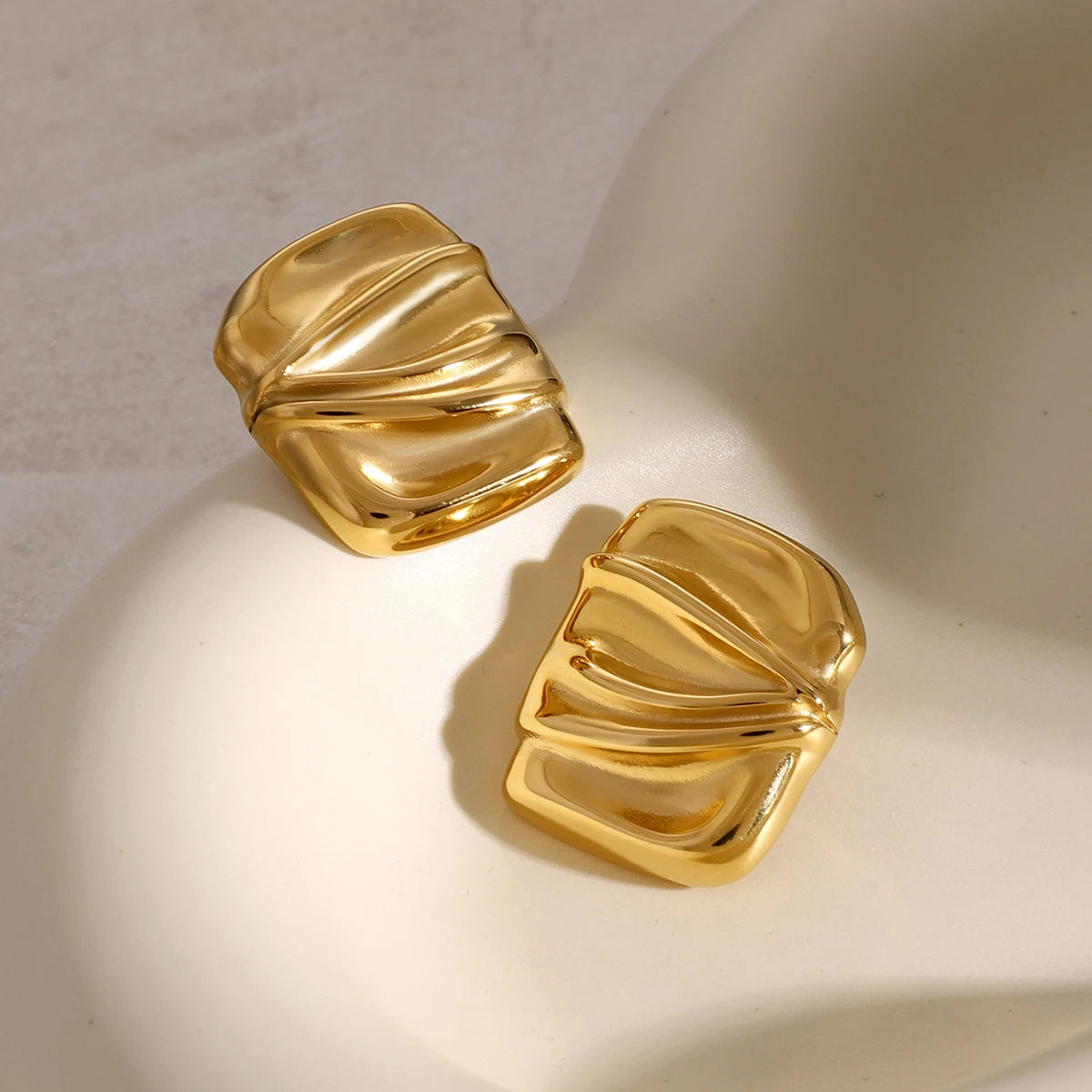 Elegant 18K Gold Heart Stud Earrings for Women Hypoallergenic Stainless Steel Waterproof Charm Jewelry