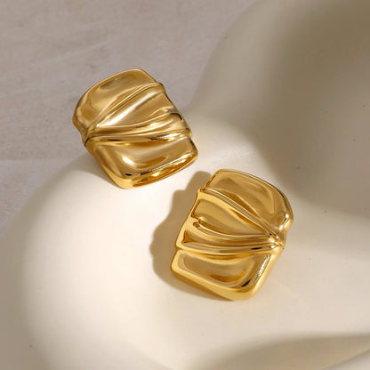 Elegant 18K Gold Heart Stud Earrings for Women Hypoallergenic Stainless Steel Waterproof Charm Jewelry