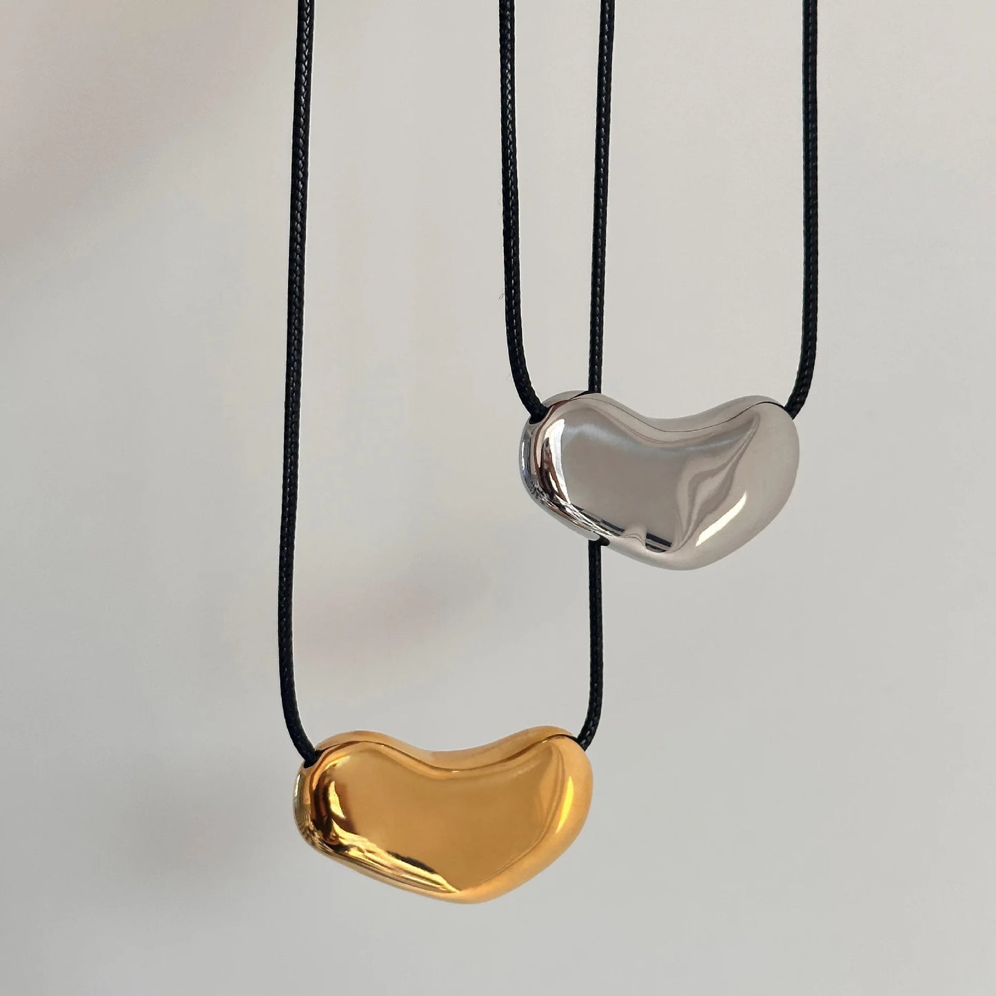 Elegant Heart Shaped Stainless Steel Pendant Necklace with Black Leather Choker for Women