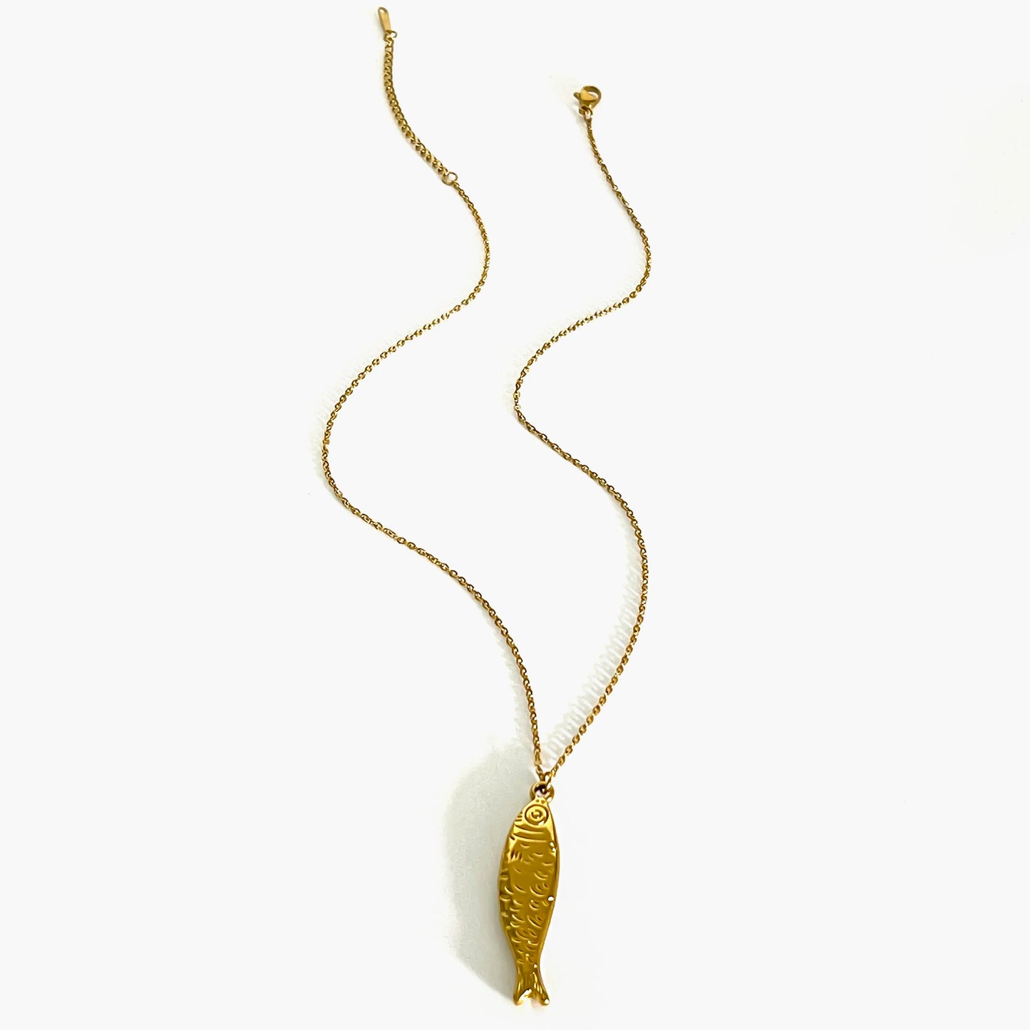 PerisBox Boho Colorful Acrylic Beaded Necklace with 18K Gold Plated Solid Fish Pendant Waterproof Stackable Jewelry for Women