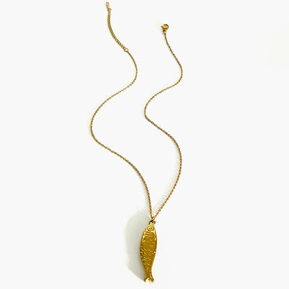 PerisBox Boho Colorful Acrylic Beaded Necklace with 18K Gold Plated Solid Fish Pendant Waterproof Stackable Jewelry for Women