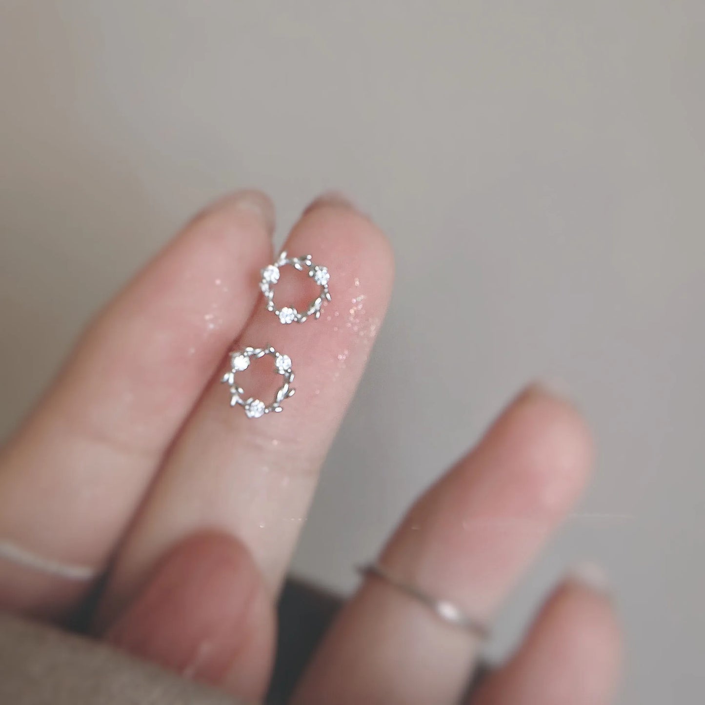 Elegant 925 Silver Needle Minimalist Round Cubic Zirconia Stud Earrings for Women