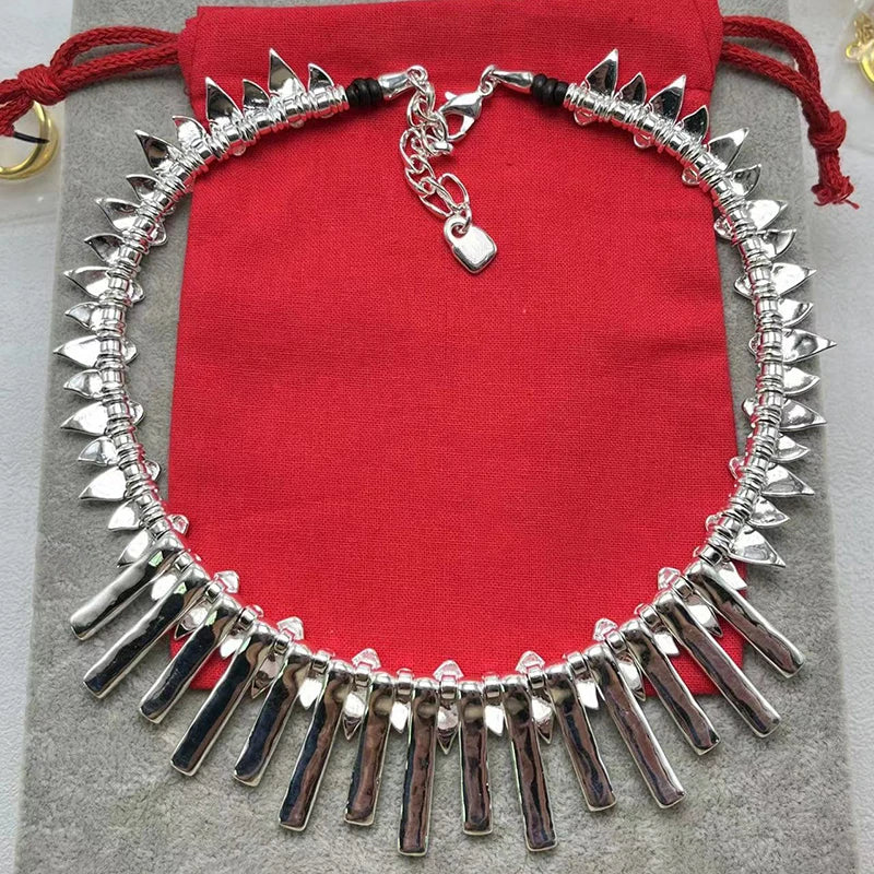 Elegant Spanish Luxury Necklace for Women - Lightweight Fashion Jewelry for Parties and Exquisite Gifts