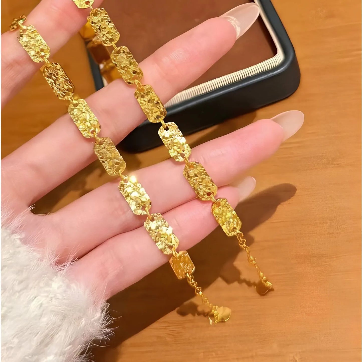 Elegant 24K Gold Women's Bracelet With Square Plate Design