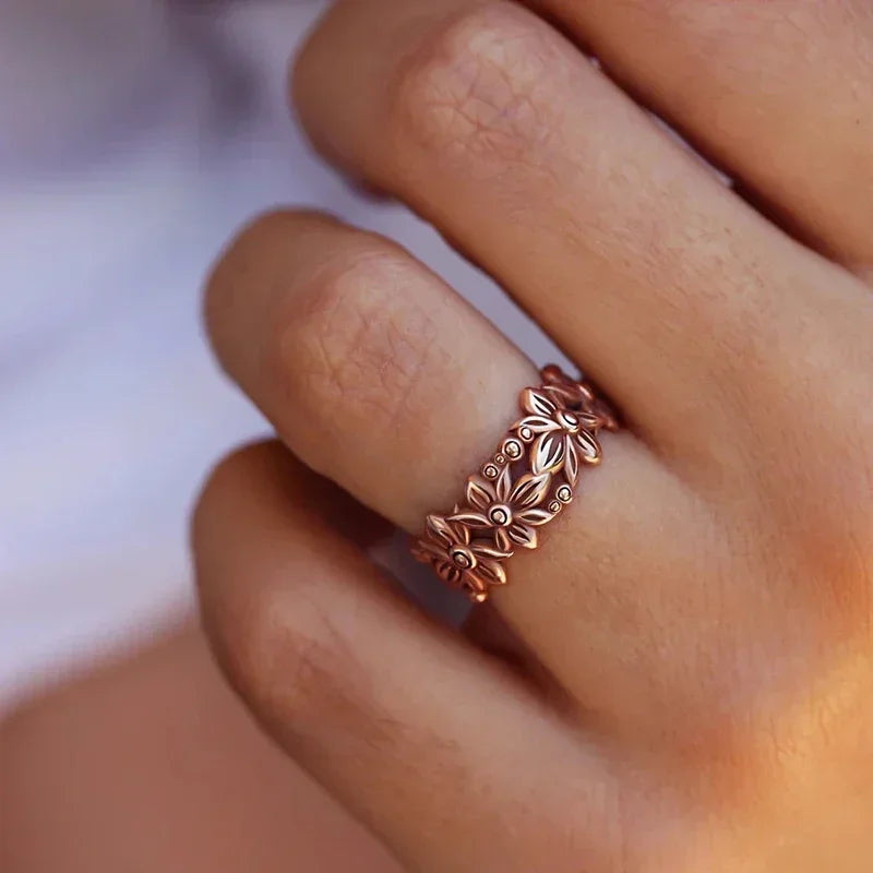 Rose Gold Flower Finger Rings for Women Elegant Wedding Party Accessories Romantic Birthday Gift Statement Jewelry