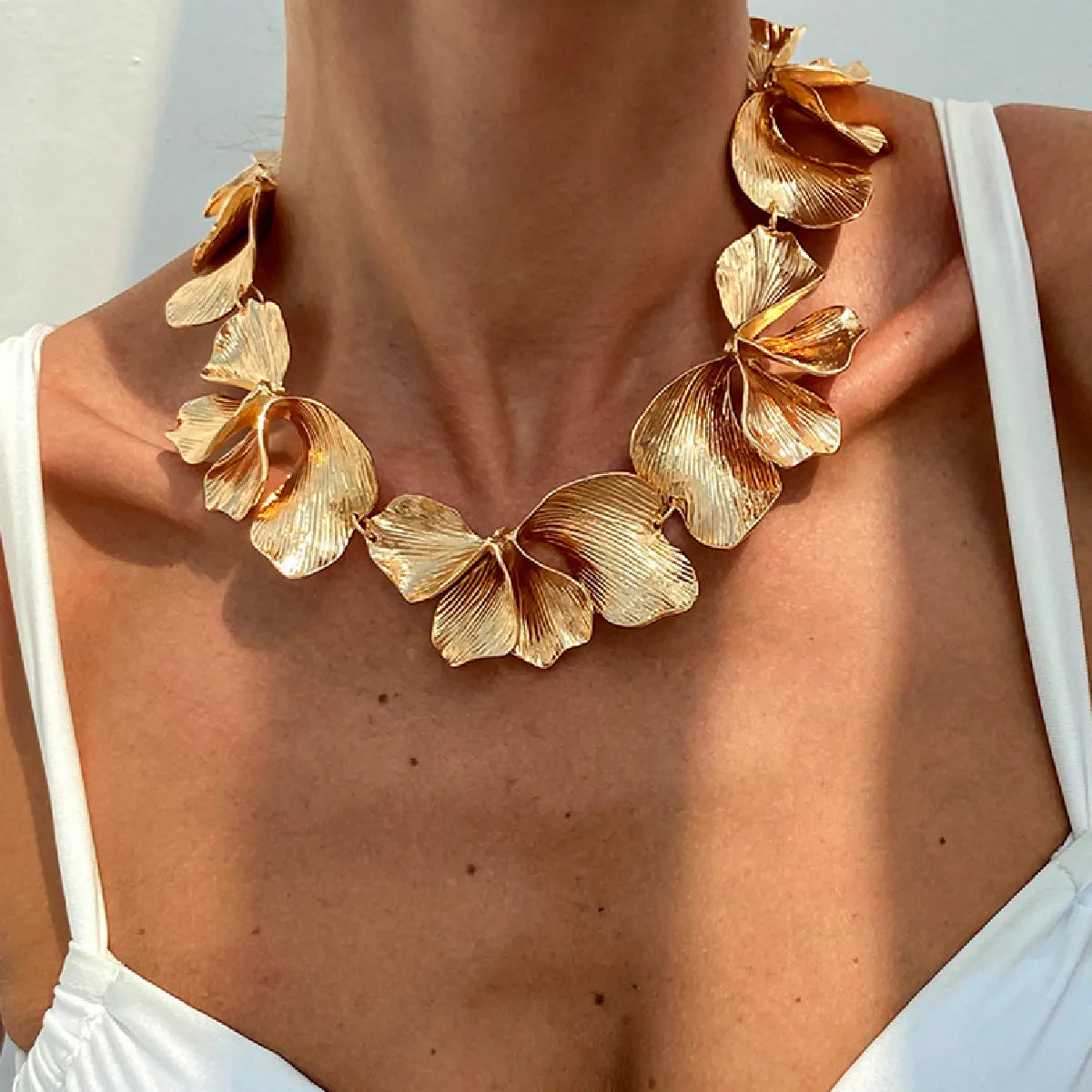 Ingemark Punk Irregular Petals Flower Chain Necklace Gold Color Metal Choker Steampunk Jewelry for Women
