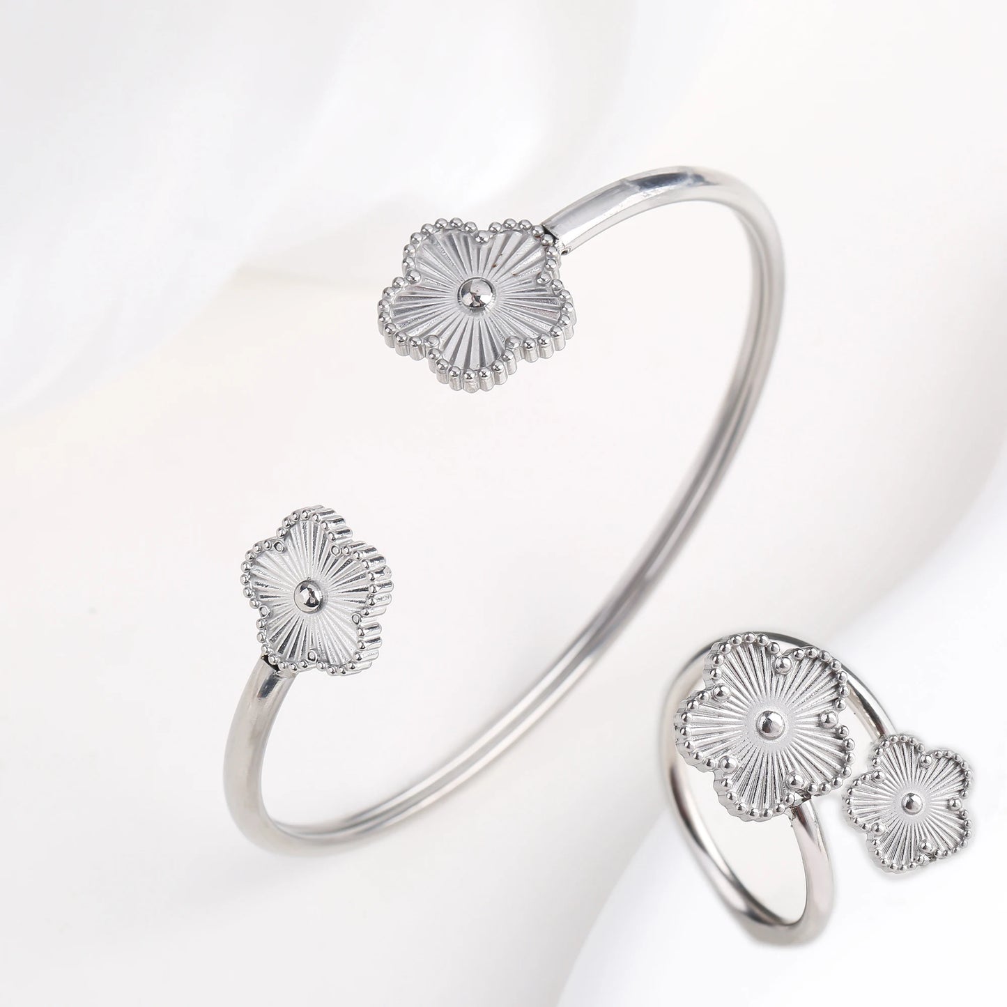 Luxury Stainless Steel Five Leaf Flower Jewelry Set for Women Featuring Bracelet Necklace Earrings and Rings