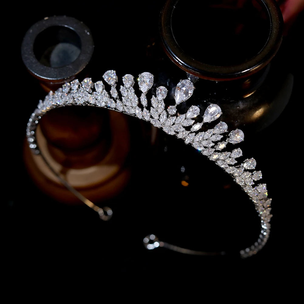 ASNORA Elegant CZ Crystal Bridal Tiara and Crown for Women - Perfect Wedding and Pageant Headwear Gift