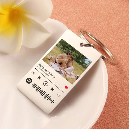 Customized Music Photo Keychain Gift for Birthdays, Anniversaries, and Valentine's Day