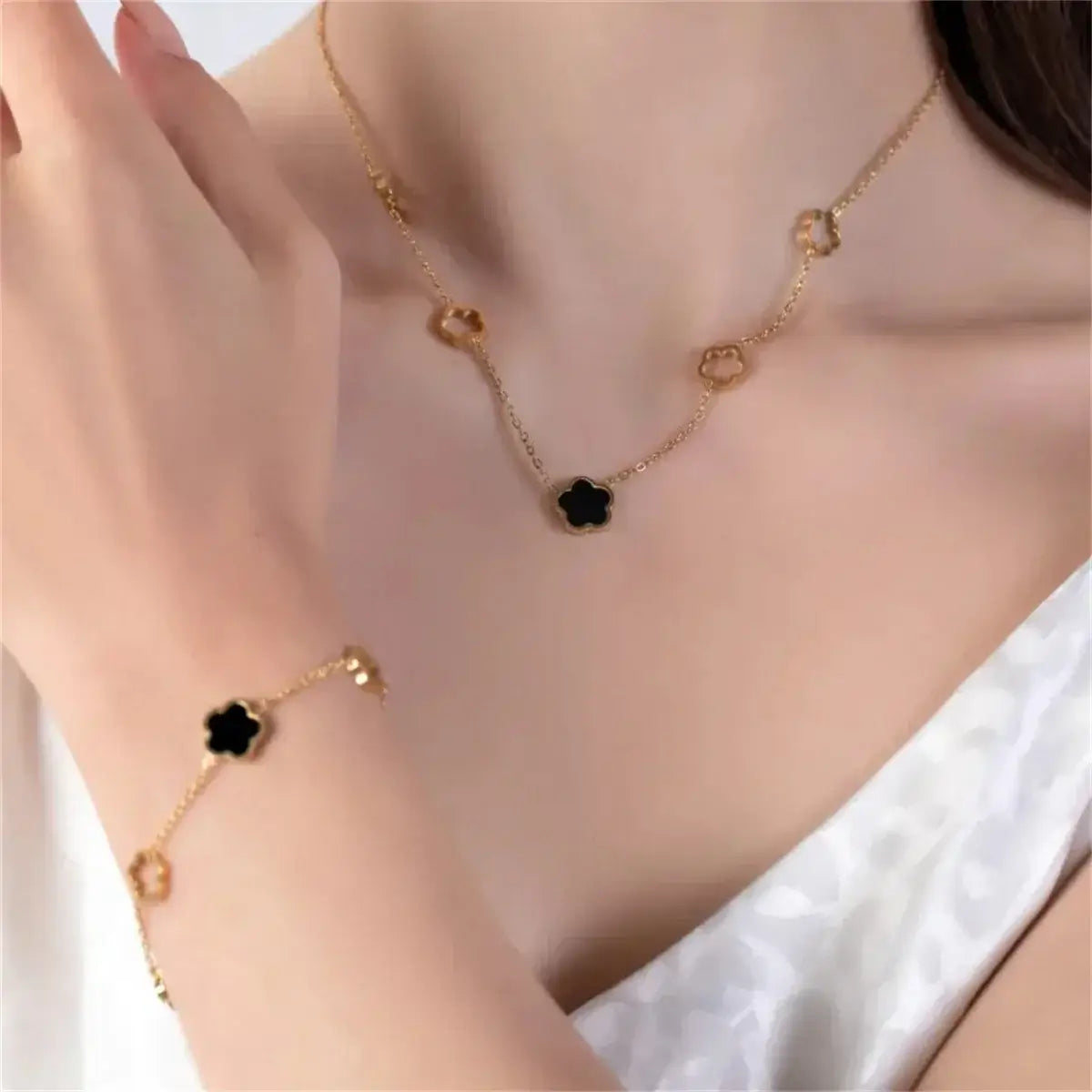 Trendy Stainless Steel Flower Charm Bracelet for Women and Girls D4-1pc-Black CHINA 16cm
