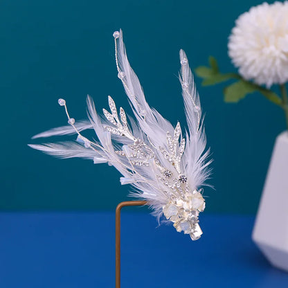 Elegant Crystal Feather Bridal Hair Clip - Trendy Wedding Hairpiece for Women