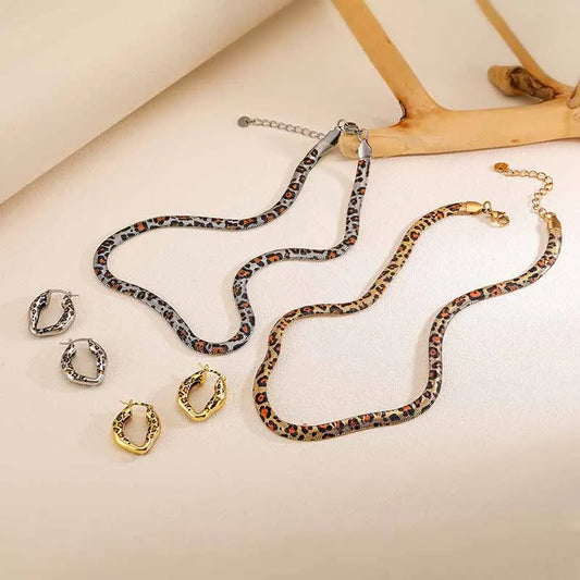 Hecheng 18K Gold Plated Leopard and Snake Pattern Unisex Jewelry Set with Stainless Steel Necklace and Earrings