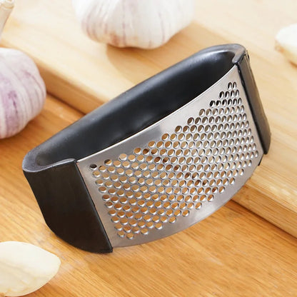 Stainless Steel Garlic Press Crusher Manual Mincer Tool for Effortless Garlic and Vegetable Chopping Kitchen Gadget