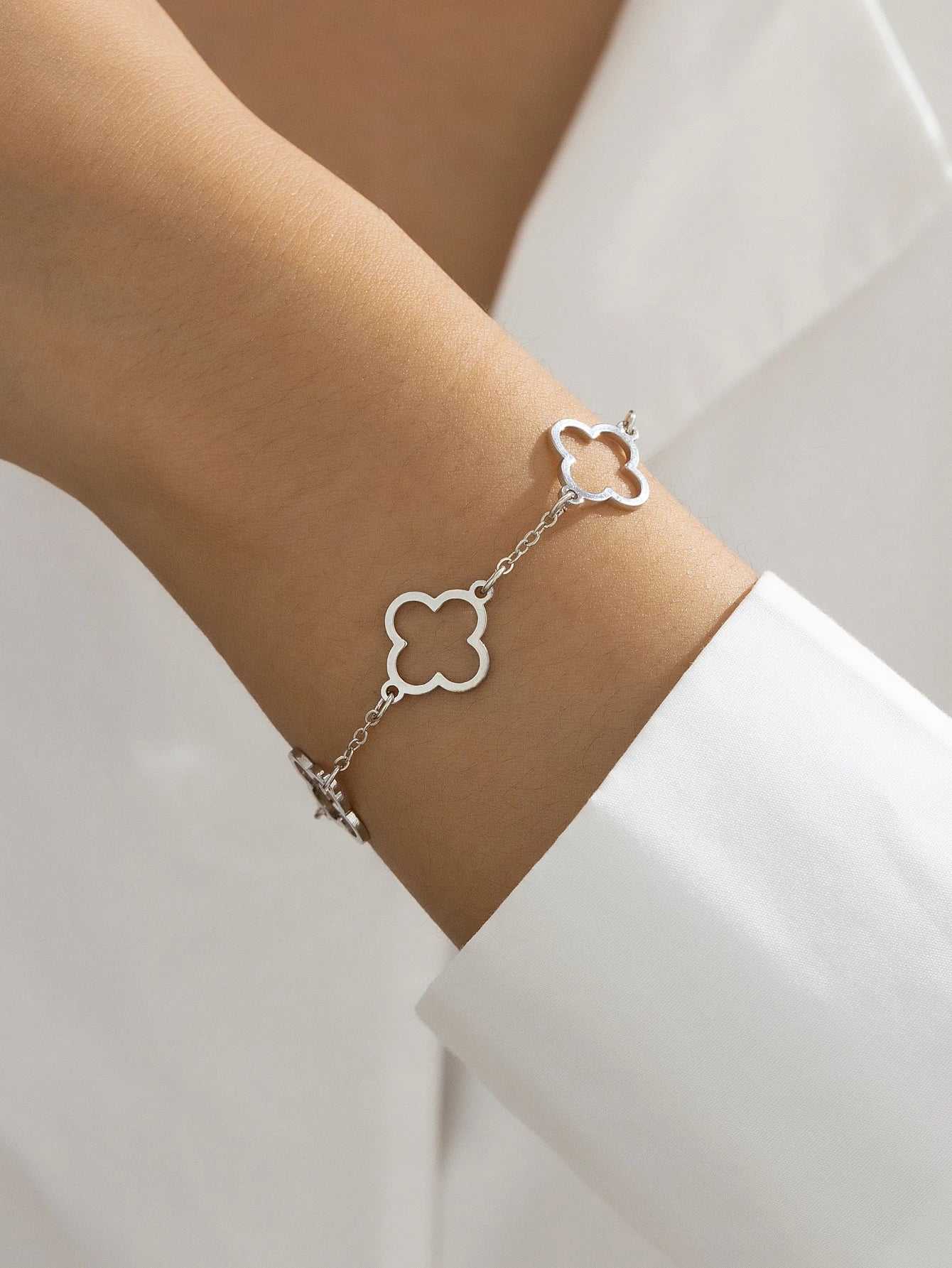 Lucky Luxury Flower Decor Bracelet for Women - Stainless Steel Fashion Jewelry Gift