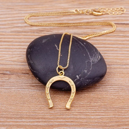 Elegant Gold Horseshoe Pendant Necklace for Women - Lucky Charm Jewelry with Adjustable Link Chain