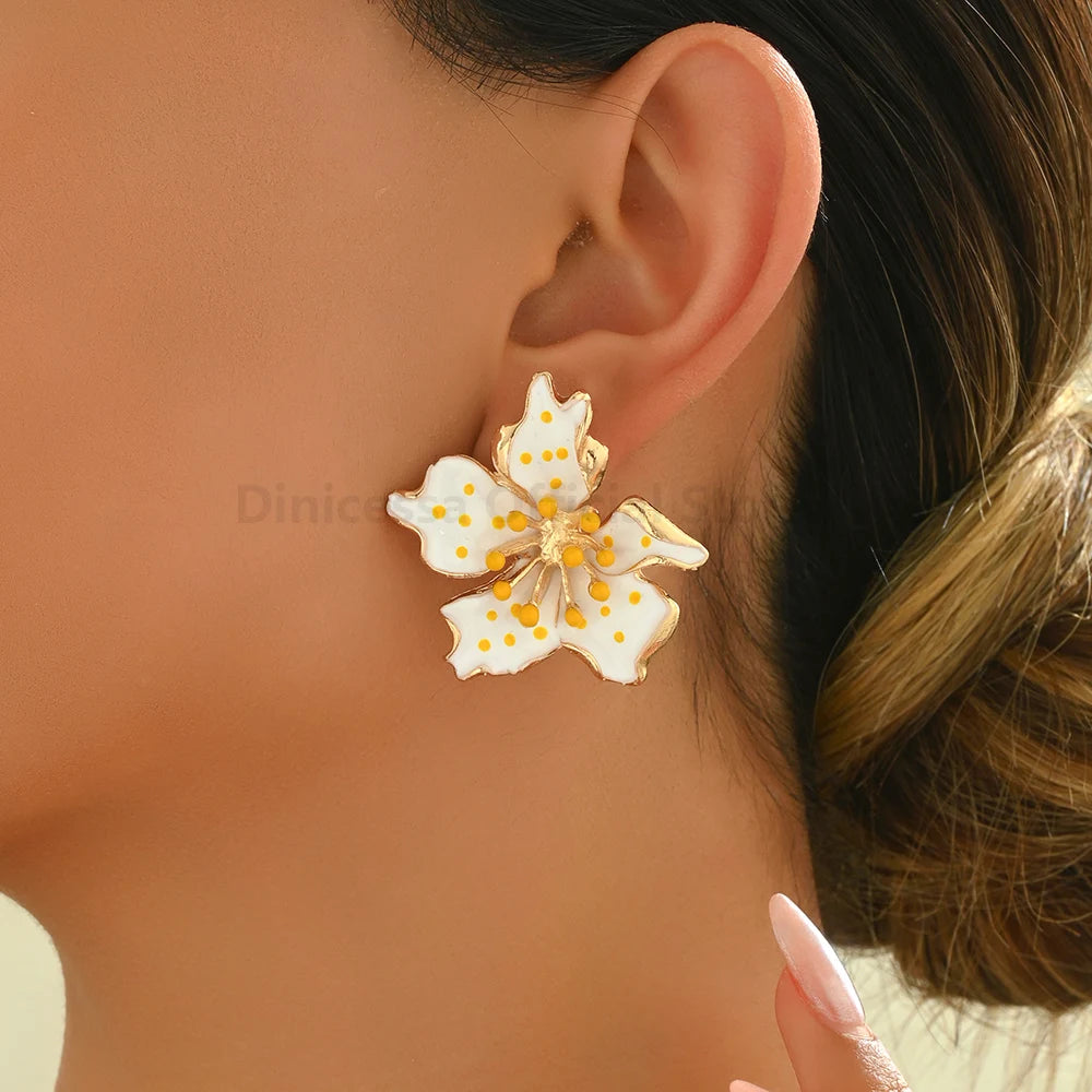 Elegant Asymmetric Petal Flower Earrings for Women - High Quality Fashion Jewelry