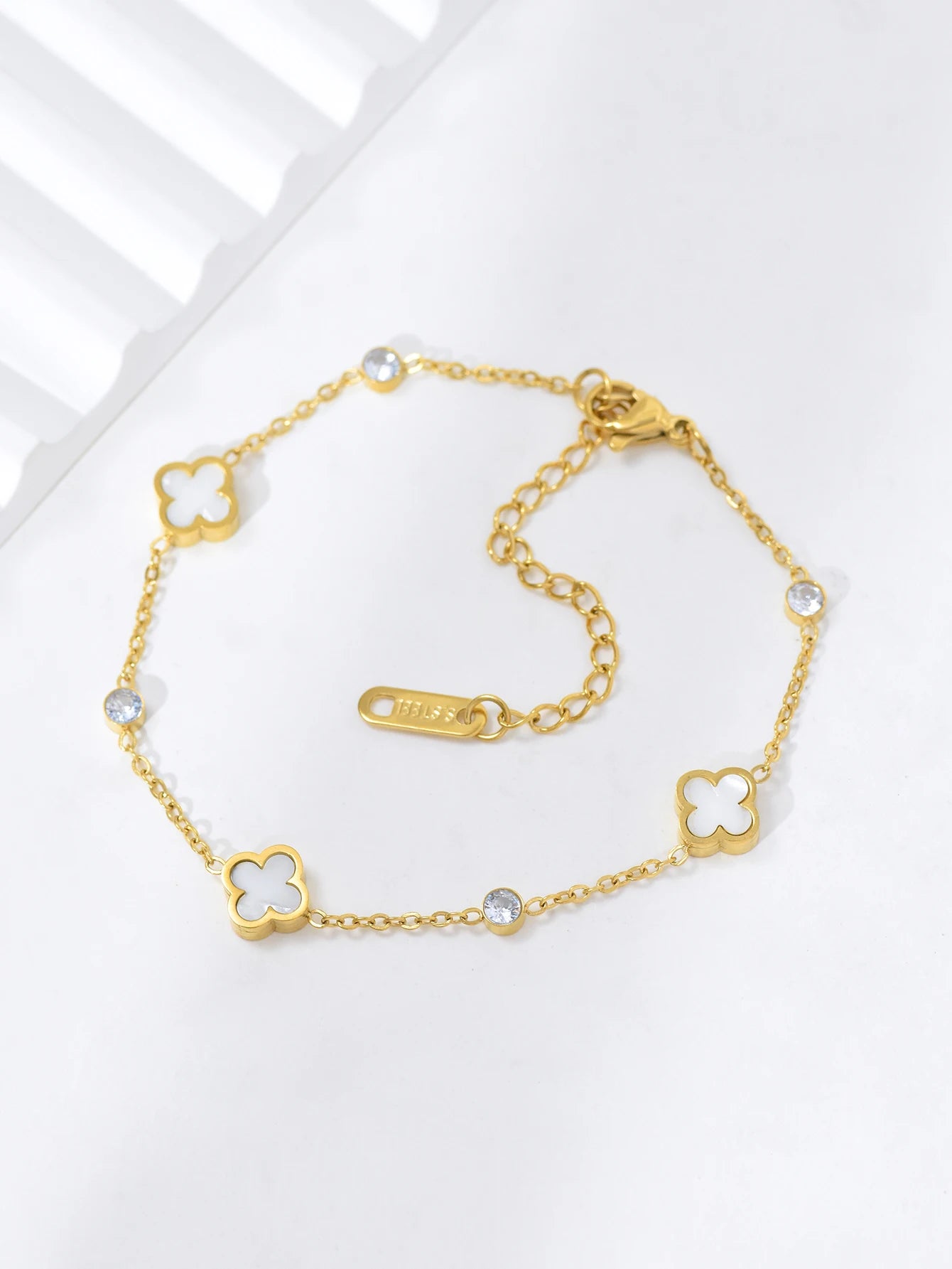Lucky Luxury Fashion Flower Decor Bracelet for Women Stylish Daily Jewelry Gift for Friends and Mom