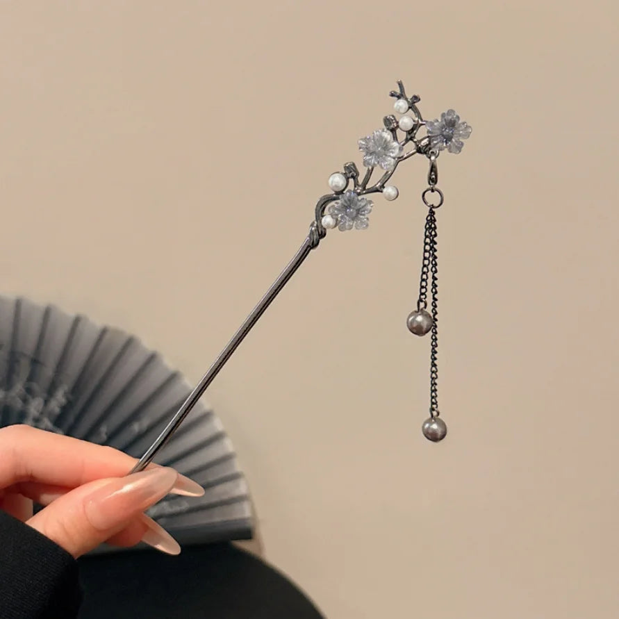 Elegant Chinese Flower Tassel Hair Stick With Black Beads For Women